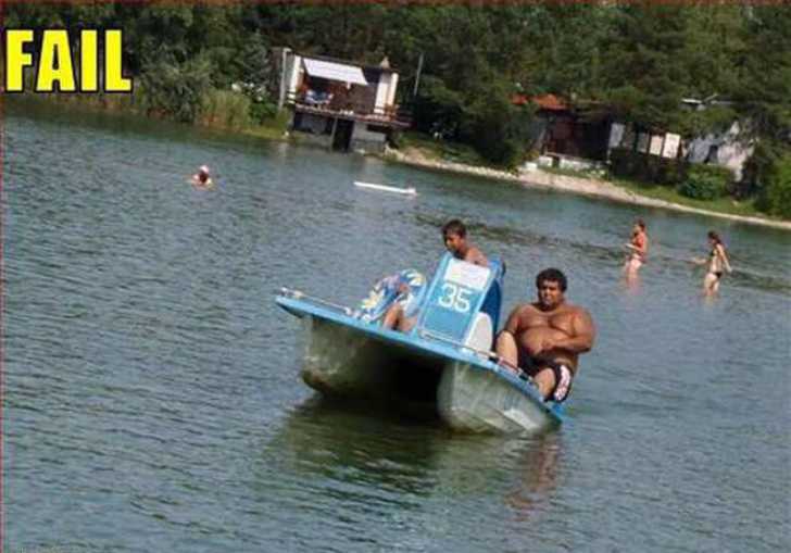 Momente fierbinţi şi funny de pe plajă