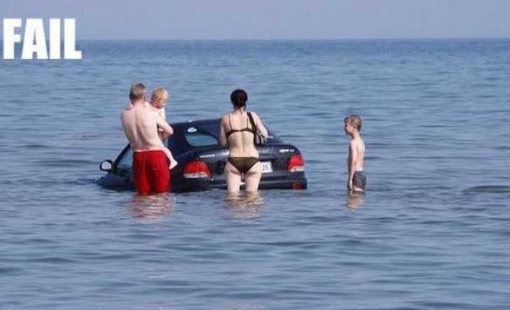 Momente fierbinţi şi funny de pe plajă