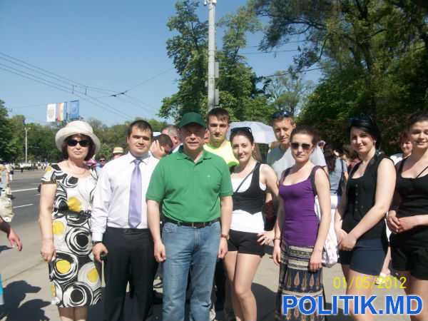 Cum serbează Valeriu Streleț și Oleg Efrim ziua de 1 mai